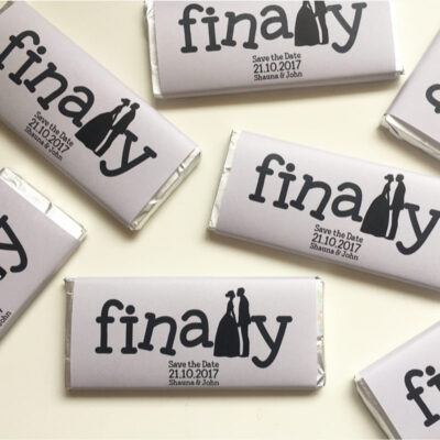 Save-the-date-personalised chocolate bars